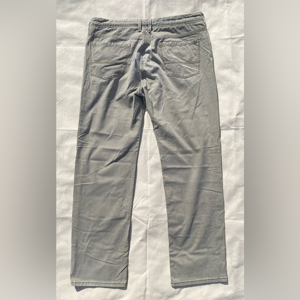 Tommy Bahama Brushed Cotton Beige Casual Straight Chinos 40/34 EUC - Picture 2 of 8